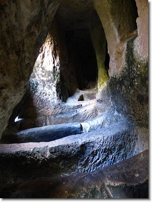 Clicca per scorrere le foto originali ingrandite