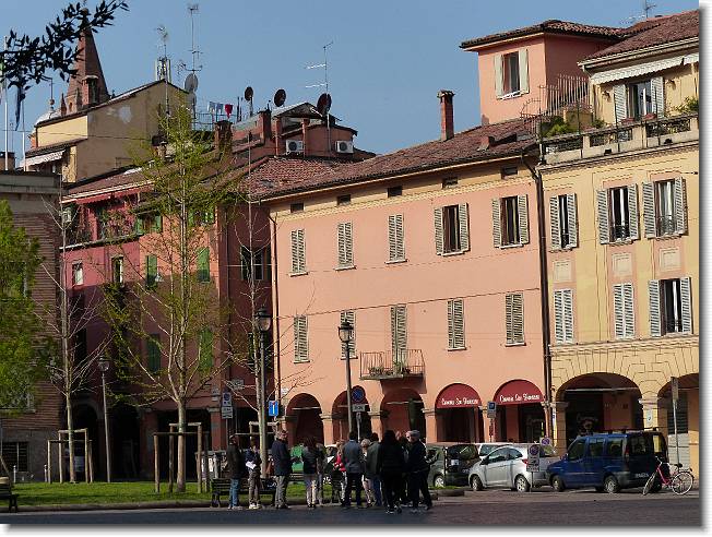 Clicca per scorrere le foto originali ingrandite