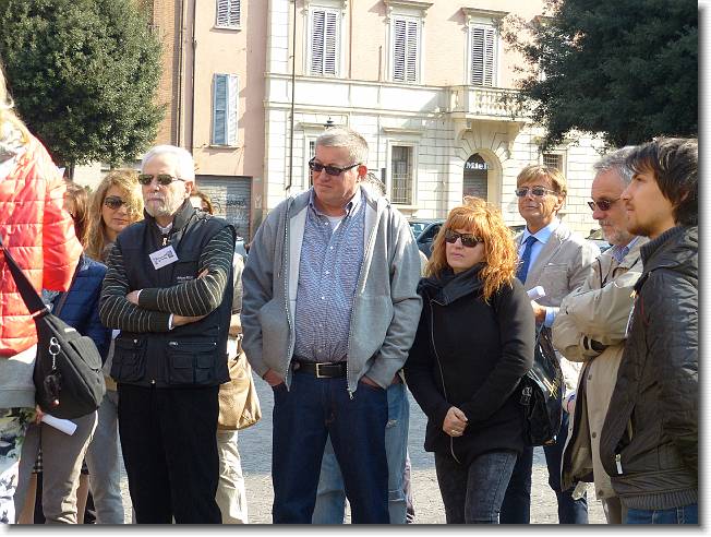 Clicca per scorrere le foto originali ingrandite