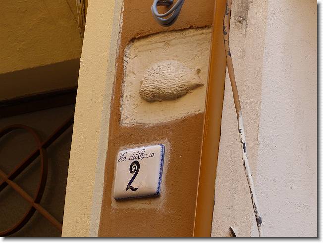 Clicca per scorrere le foto originali ingrandite