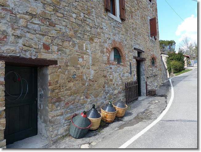 Clicca per scorrere le foto originali ingrandite