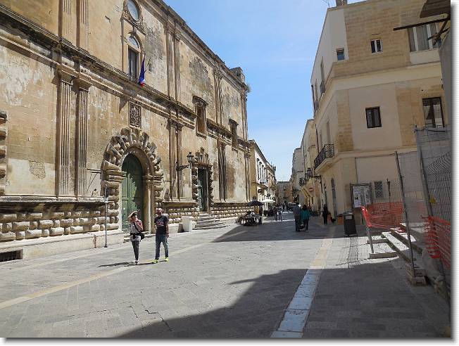 Clicca per scorrere le foto originali ingrandite