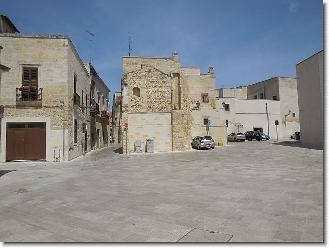 Clicca per scorrere le foto originali ingrandite