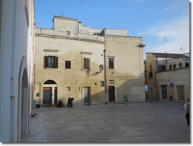 Clicca per scorrere le foto originali ingrandite