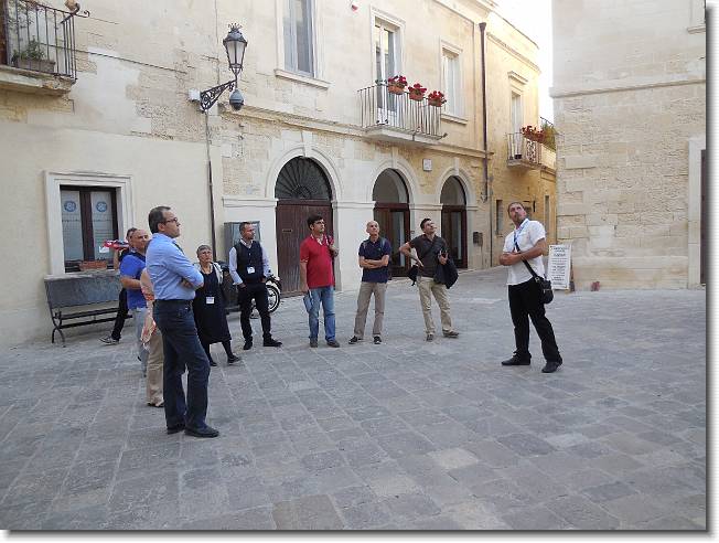 Clicca per scorrere le foto originali ingrandite