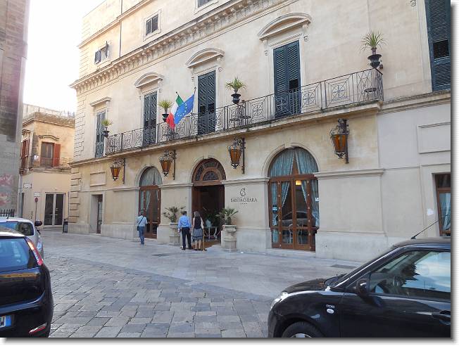 Clicca per scorrere le foto originali ingrandite