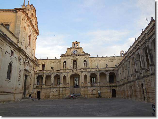 Clicca per scorrere le foto originali ingrandite