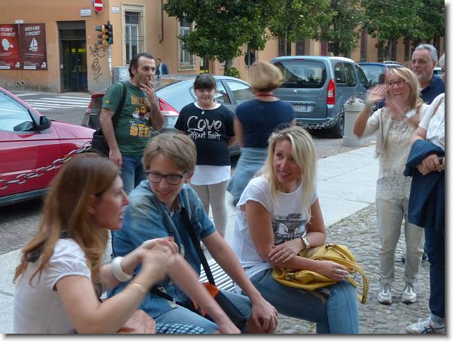 Clicca per scorrere le foto originali ingrandite