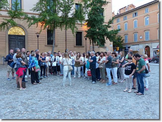 Clicca per scorrere le foto originali ingrandite