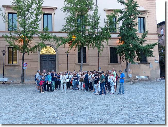 Clicca per scorrere le foto originali ingrandite