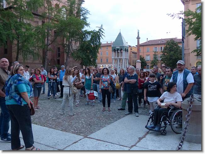 Clicca per scorrere le foto originali ingrandite