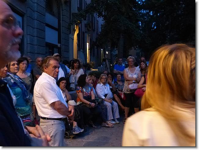 Clicca per scorrere le foto originali ingrandite