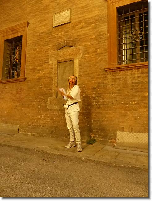 Clicca per scorrere le foto originali ingrandite