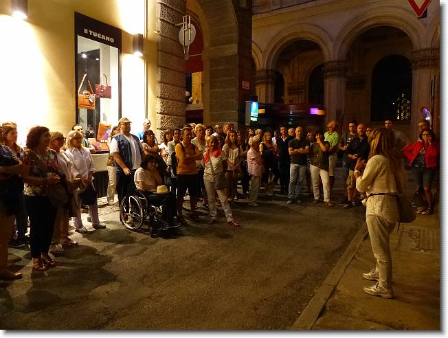 Clicca per scorrere le foto originali ingrandite