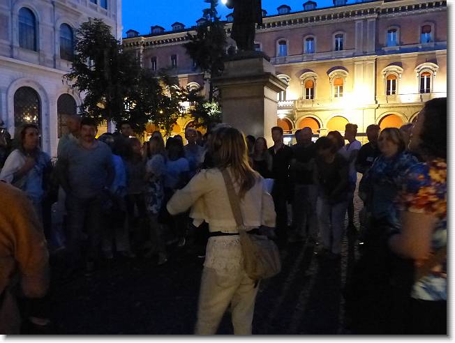 Clicca per scorrere le foto originali ingrandite