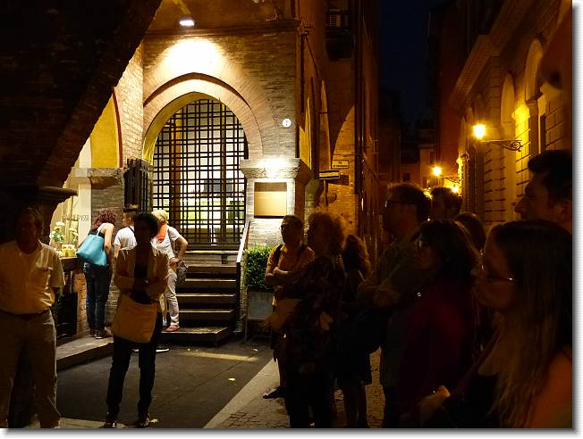 Clicca per scorrere le foto originali ingrandite