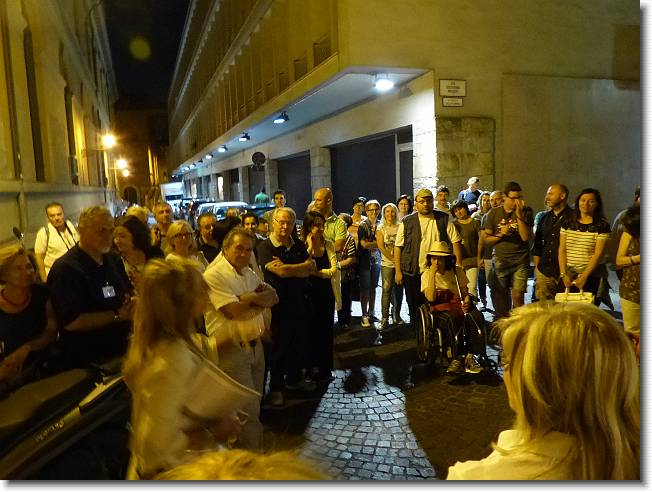 Clicca per scorrere le foto originali ingrandite