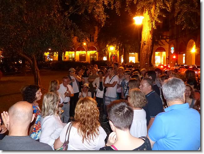 Clicca per scorrere le foto originali ingrandite