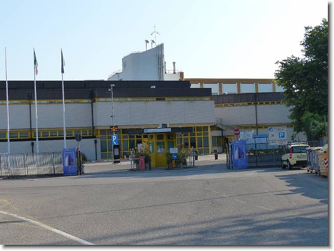 Clicca per scorrere le foto originali ingrandite