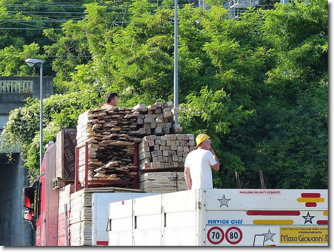 Clicca per scorrere le foto originali ingrandite