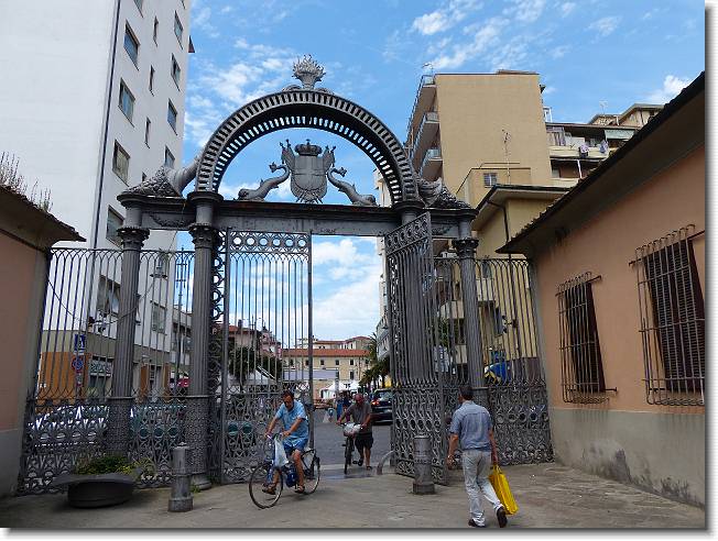Clicca per scorrere le foto originali ingrandite