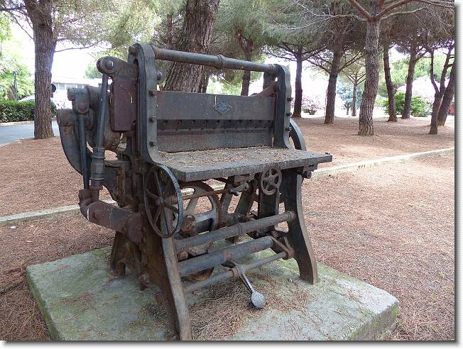 Clicca per scorrere le foto originali ingrandite