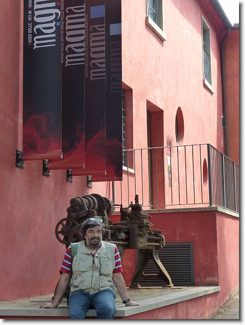 Clicca per scorrere le foto originali ingrandite