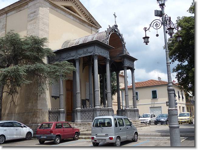 Clicca per scorrere le foto originali ingrandite