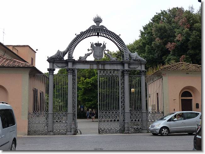 Clicca per scorrere le foto originali ingrandite