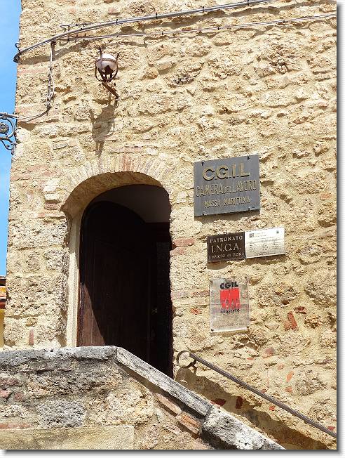 Clicca per scorrere le foto originali ingrandite