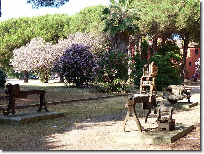 Clicca per scorrere le foto originali ingrandite
