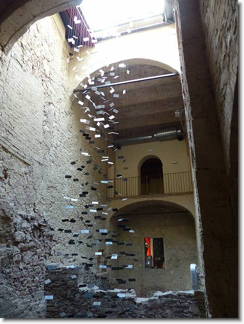 Clicca per scorrere le foto originali ingrandite