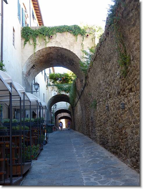 Clicca per scorrere le foto originali ingrandite