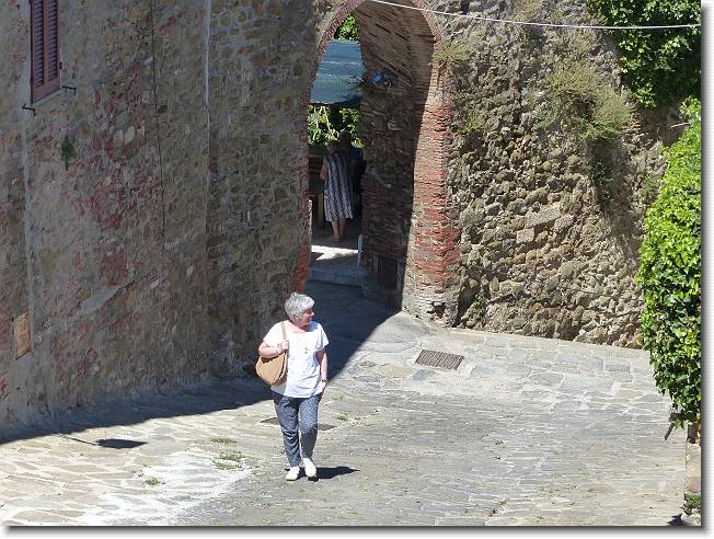 Clicca per scorrere le foto originali ingrandite