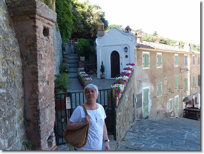 Clicca per scorrere le foto originali ingrandite