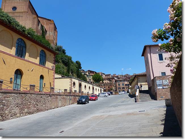 Clicca per scorrere le foto originali ingrandite