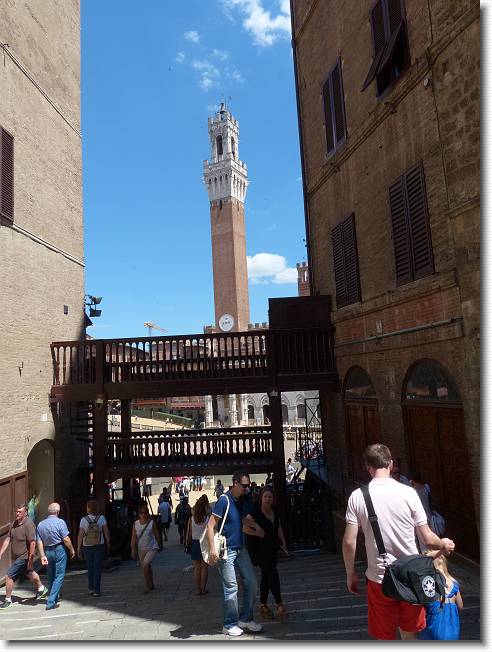 Clicca per scorrere le foto originali ingrandite
