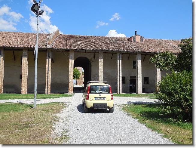Clicca per scorrere le foto originali ingrandite