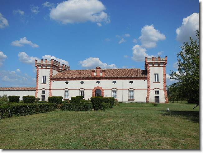 Clicca per scorrere le foto originali ingrandite