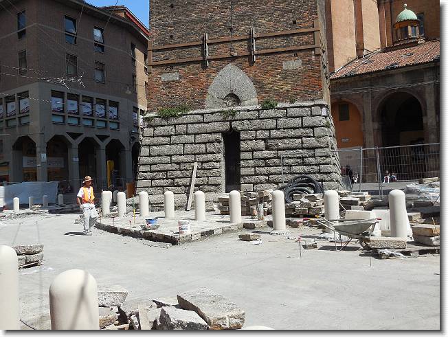 Clicca per scorrere le foto originali ingrandite