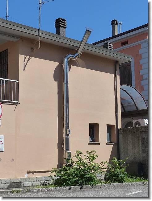 Clicca per scorrere le foto originali ingrandite