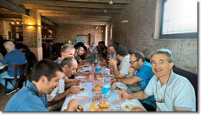 Clicca per scorrere le foto originali ingrandite