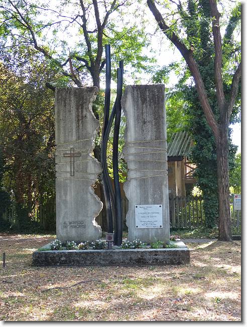 Clicca per scorrere le foto originali ingrandite