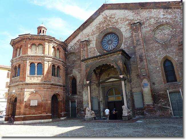 Clicca per scorrere le foto originali ingrandite