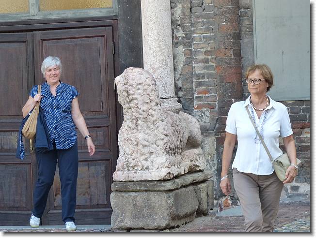 Clicca per scorrere le foto originali ingrandite