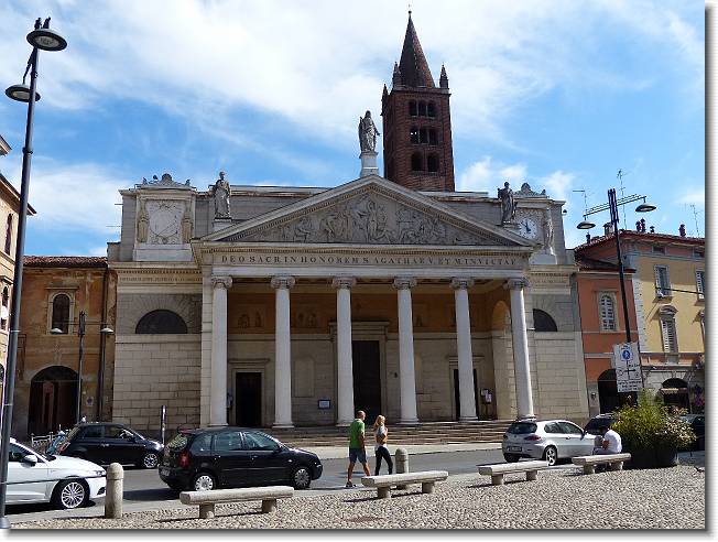 Clicca per scorrere le foto originali ingrandite