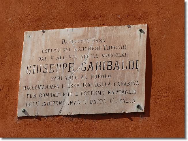 Clicca per scorrere le foto originali ingrandite