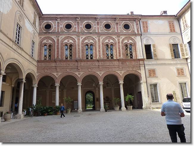 Clicca per scorrere le foto originali ingrandite