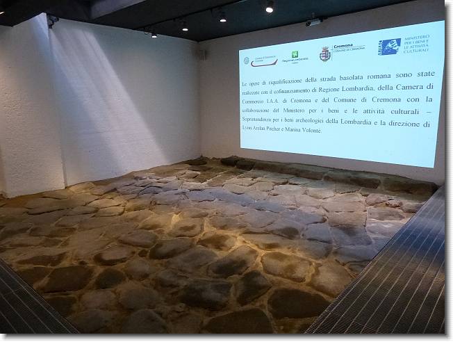 Clicca per scorrere le foto originali ingrandite