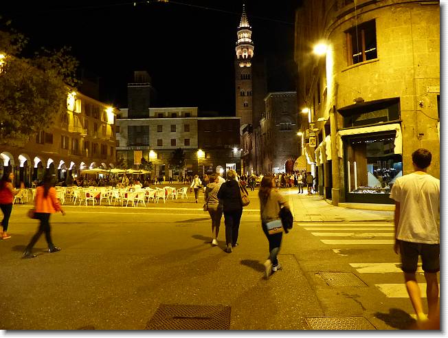 Clicca per scorrere le foto originali ingrandite